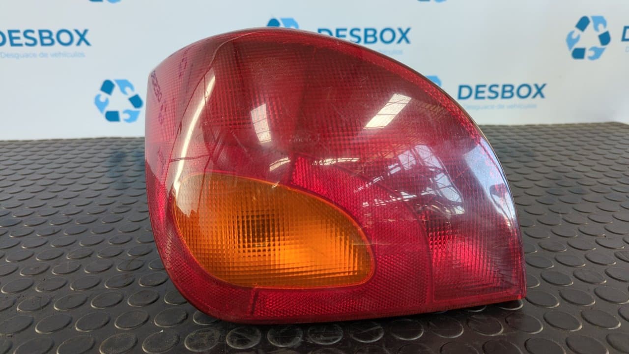 Recambio de PILOTO TRASERO IZQUIERDO para FORD FIESTA BERLINA Básico RTJ referencia OEM IAM 96FG13N004BA - NEGRO
