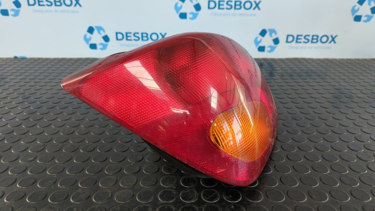 Recambio de PILOTO TRASERO IZQUIERDO para FORD FIESTA BERLINA Básico RTJ referencia OEM IAM 96FG13N004BA - NEGRO 6