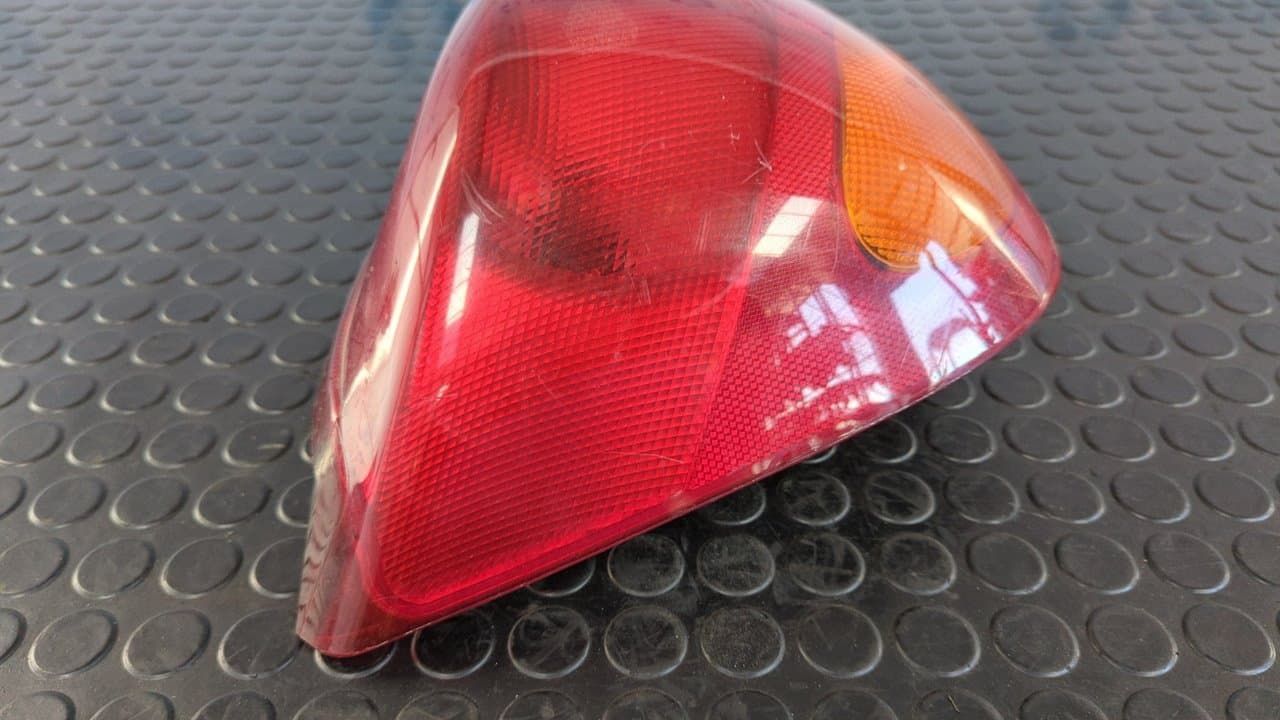 Recambio de PILOTO TRASERO IZQUIERDO para FORD FIESTA BERLINA Básico RTJ referencia OEM IAM 96FG13N004BA - NEGRO 7