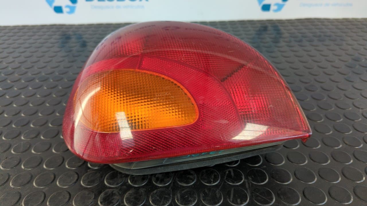 Recambio de PILOTO TRASERO IZQUIERDO para FORD FIESTA BERLINA Básico RTJ referencia OEM IAM 96FG13N004BA - NEGRO 2