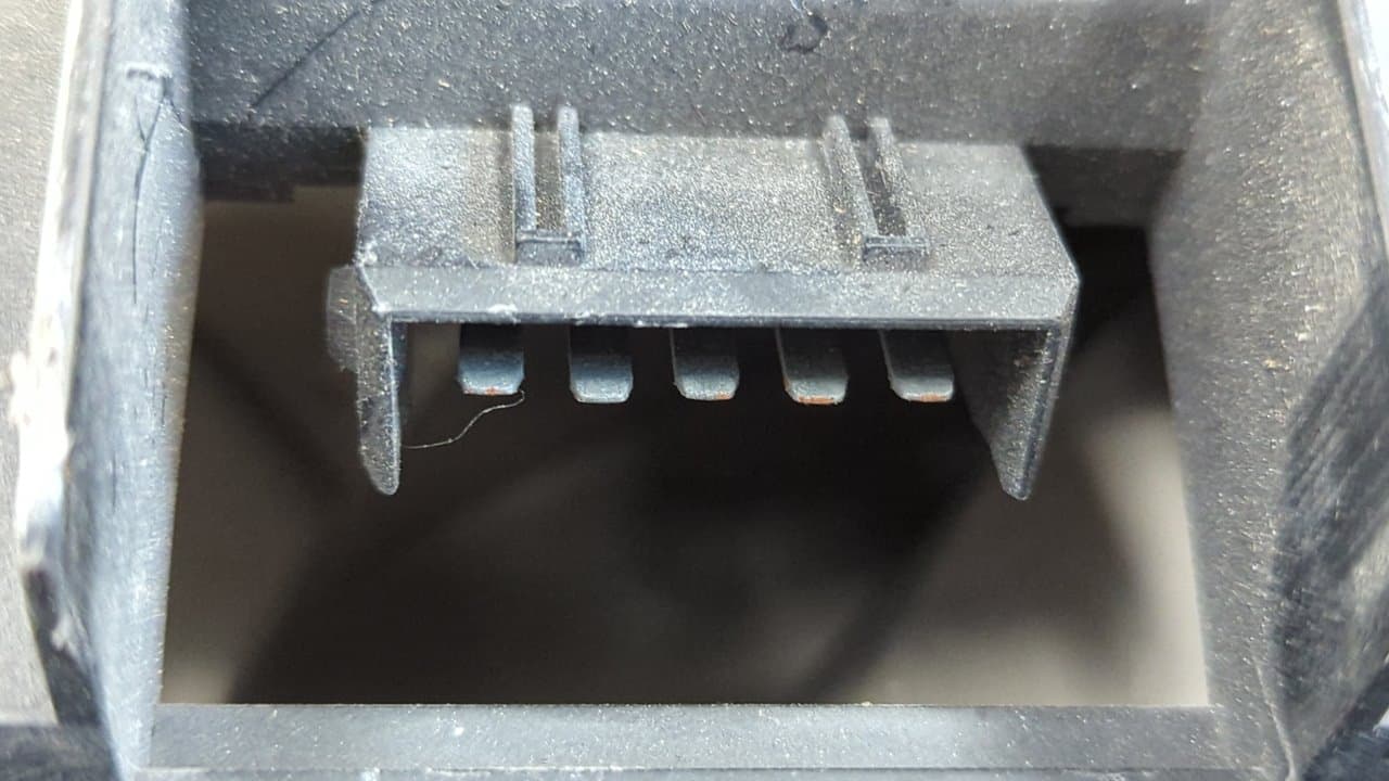Recambio de PILOTO TRASERO IZQUIERDO para FORD FIESTA BERLINA Básico RTJ referencia OEM IAM 96FG13N004BA - NEGRO 4