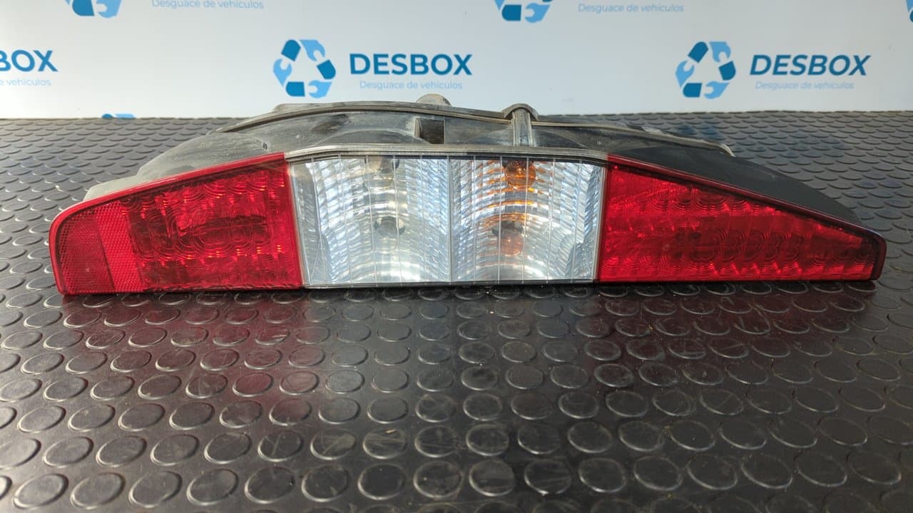 Recambio de PILOTO TRASERO IZQUIERDO para FIAT DOBLO (119) 1.9 JTD CAT 223A7000 referencia OEM IAM 40610748 - BLANCO