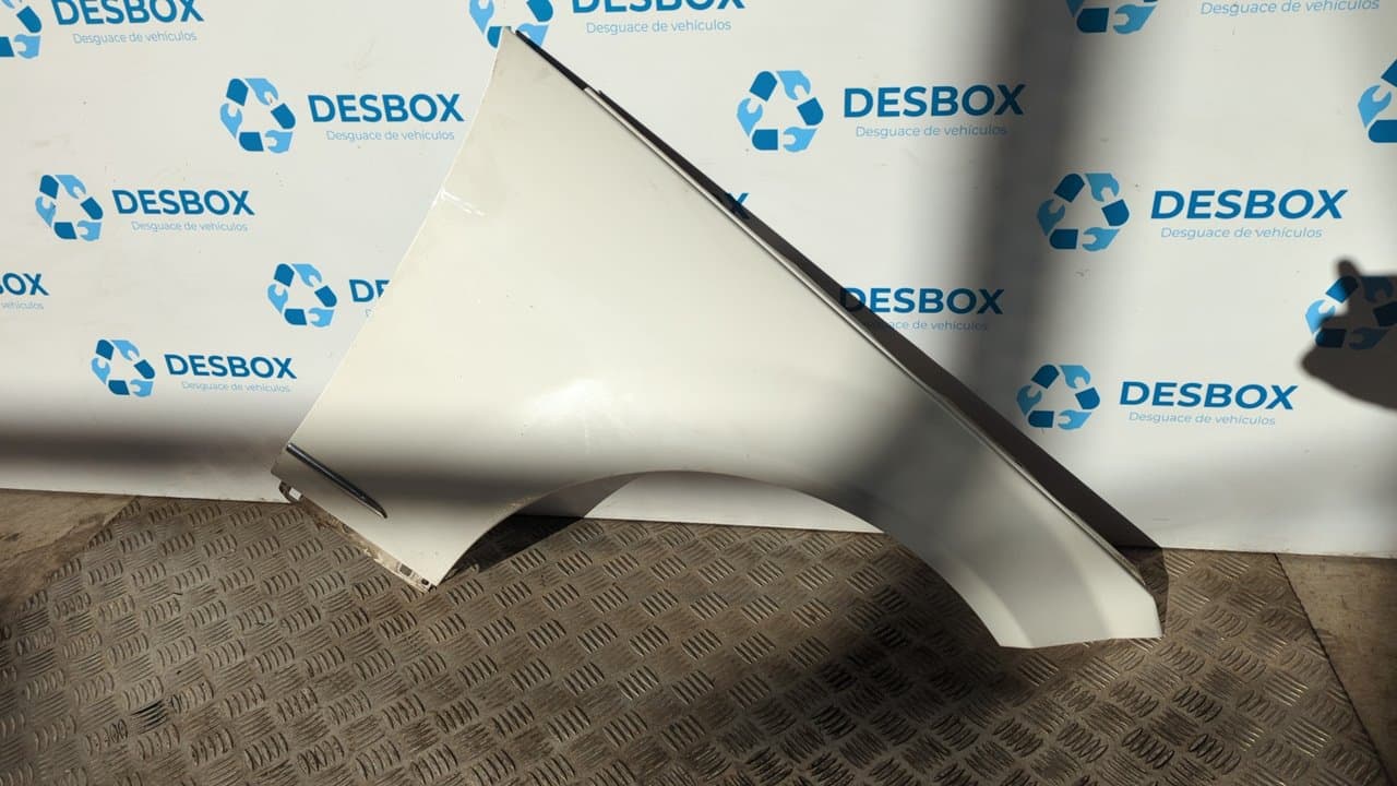 Recambio de ALETA DELANTERA DERECHA para MERCEDES-BENZ CLASE C (W204) LIM. OM651911 - BLANCO
