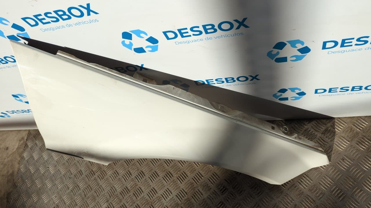 Recambio de ALETA DELANTERA DERECHA para MERCEDES-BENZ CLASE C (W204) LIM. OM651911 - BLANCO 3