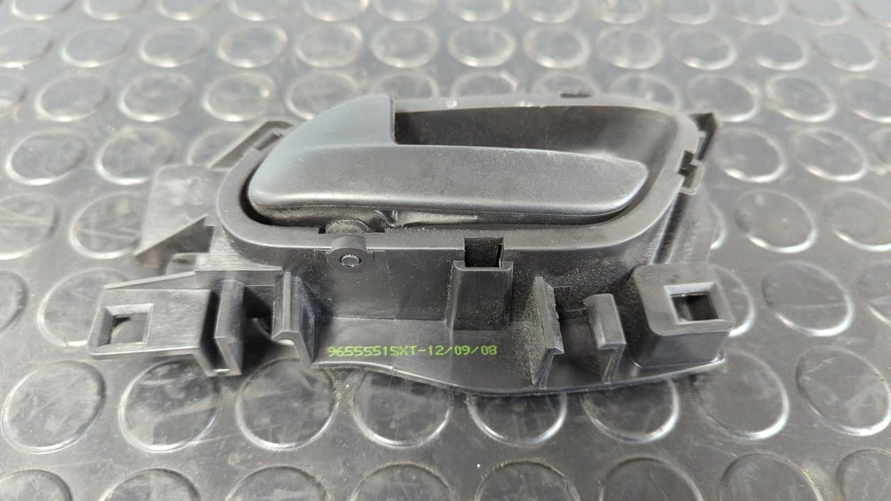 Recambio de MANETA INTERIOR DELANTERA IZQUIERDA para PEUGEOT 207 Urban KFV referencia OEM IAM 96555515XT - GRIS 4