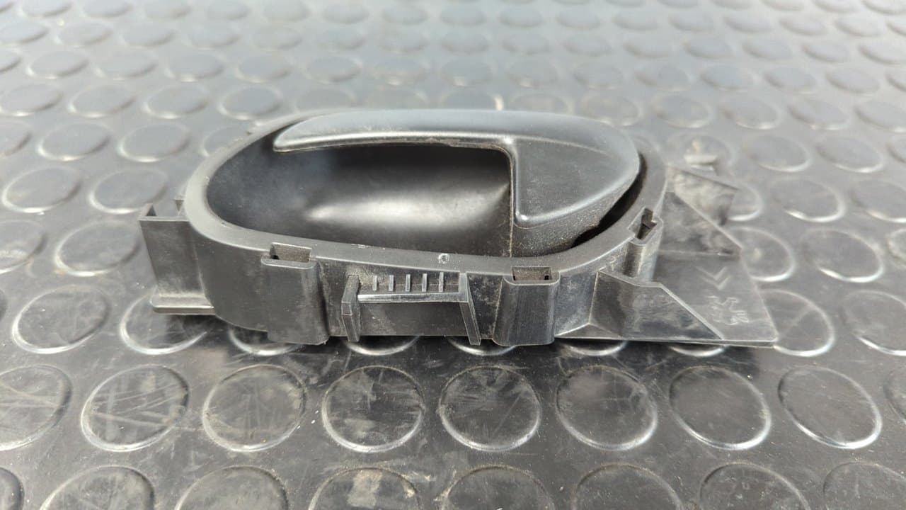 Recambio de MANETA INTERIOR DELANTERA IZQUIERDA para PEUGEOT 207 Urban KFV referencia OEM IAM 96555515XT - GRIS 2
