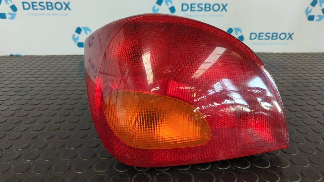 Recambio de PILOTO TRASERO IZQUIERDO para FORD FIESTA BERLINA Básico RTJ referencia OEM IAM 96FG13N004BA - NEGRO
