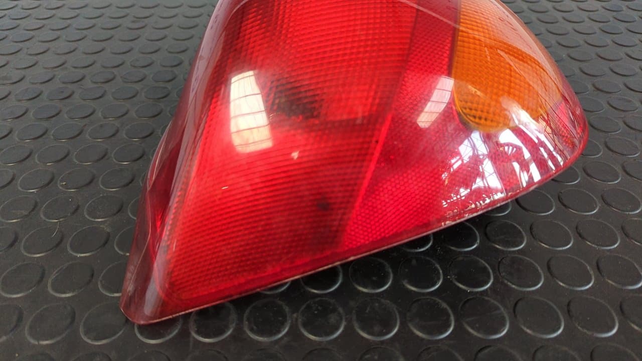 Recambio de PILOTO TRASERO IZQUIERDO para FORD FIESTA BERLINA Básico RTJ referencia OEM IAM 96FG13N004BA - NEGRO 2