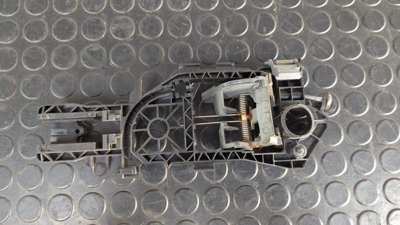 Recambio de MANETA DELANTERA DERECHA para VOLKSWAGEN PASSAT BERLINA (3C2) Advance BKP referencia OEM IAM 3C0837886G - GRIS 6