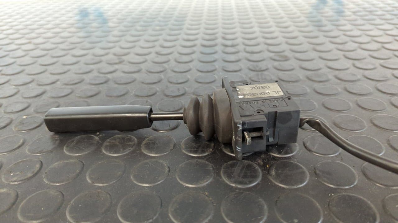 Recambio de NO IDENTIFICADO para MERCEDES-BENZ SPRINTER 02.00 -> COMBI 213  CDI   (902.671-672) 611981 referencia OEM IAM EC211104 - BLANCO 8