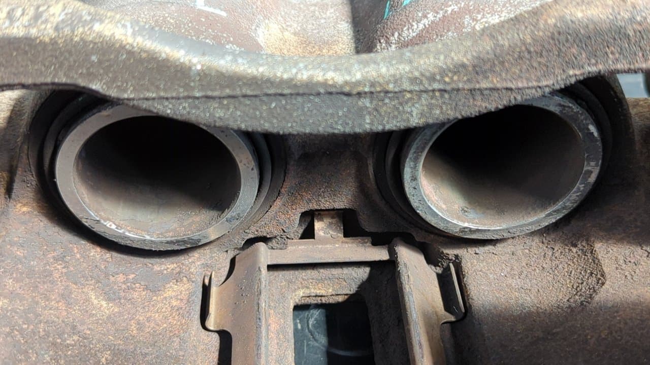 Recambio de PINZA DE FRENO TRASERA DERECHA para MERCEDES-BENZ SPRINTER 02.00 -> COMBI 213  CDI   (902.671-672) 611981 referencia OEM IAM 45+45 RE22 - BLANCO 4