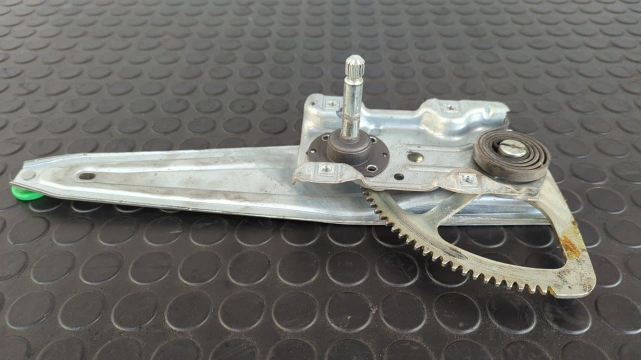 Recambio de ELEVALUNAS TRASERO IZQUIERDO para TOYOTA AURIS 1.4 Turbodiesel CAT 1ND referencia OEM IAM   - BLANCO 3