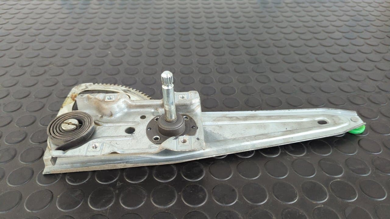 Recambio de ELEVALUNAS TRASERO IZQUIERDO para TOYOTA AURIS 1.4 Turbodiesel CAT 1ND referencia OEM IAM   - BLANCO 4