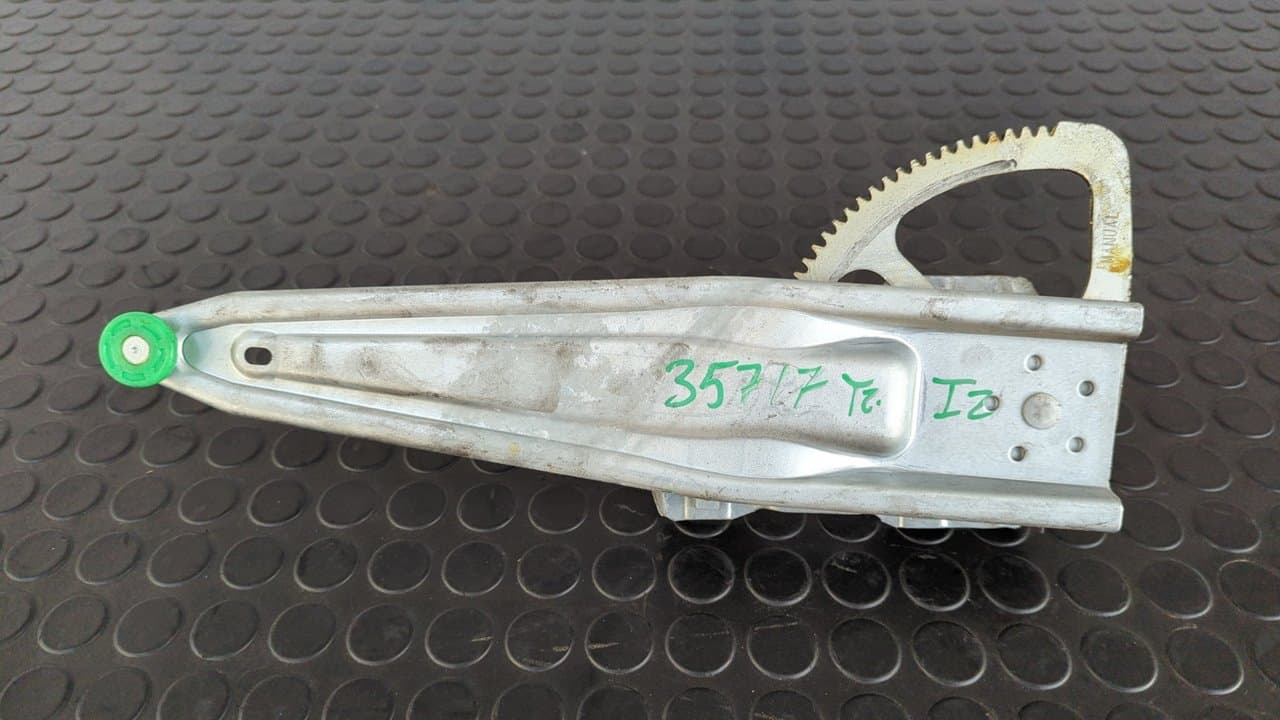 Recambio de ELEVALUNAS TRASERO IZQUIERDO para TOYOTA AURIS 1.4 Turbodiesel CAT 1ND referencia OEM IAM   - BLANCO 2