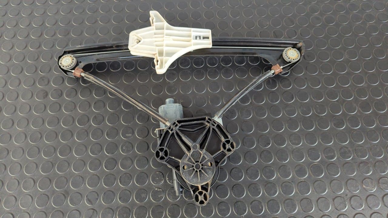 Recambio de ELEVALUNAS TRASERO IZQUIERDO para VOLKSWAGEN GOLF VII LIM. (5G1) CRKB referencia OEM IAM 5G4839461C - NEGRO 3