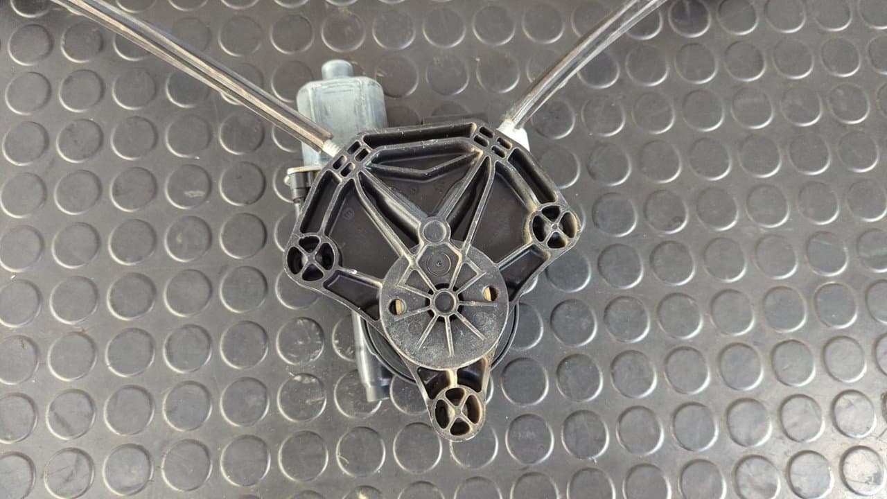 Recambio de ELEVALUNAS TRASERO IZQUIERDO para VOLKSWAGEN GOLF VII LIM. (5G1) CRKB referencia OEM IAM 5G4839461C - NEGRO 2