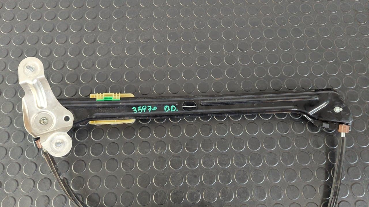 Recambio de ELEVALUNAS DELANTERO DERECHO para VOLKSWAGEN GOLF VII LIM. (5G1) CRKB referencia OEM IAM 5G4837462H - NEGRO 9