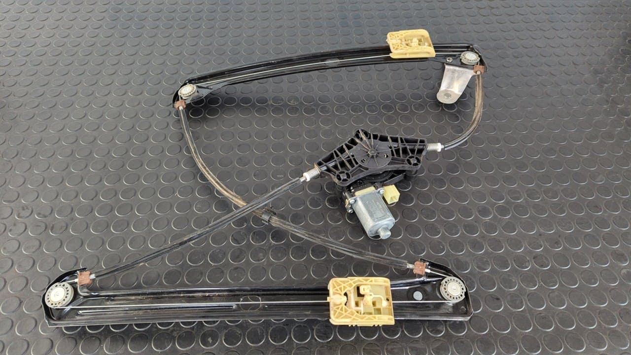 Recambio de ELEVALUNAS DELANTERO DERECHO para VOLKSWAGEN GOLF VII LIM. (5G1) CRKB referencia OEM IAM 5G4837462H - NEGRO 2