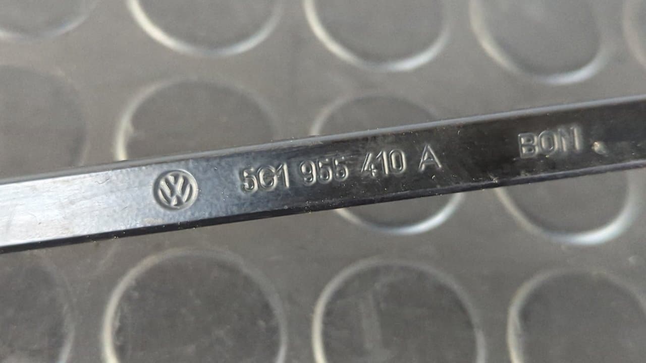 Recambio de BRAZO LIMPIA DELANTERO DERECHO para VOLKSWAGEN GOLF VII LIM. (5G1) BlueMotion CRKB referencia OEM IAM 5G1955410A - NEGRO 5