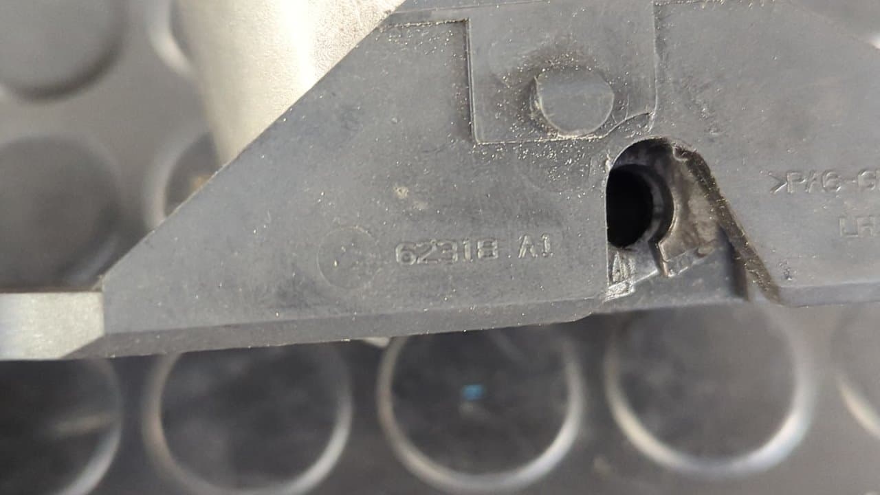 Recambio de MANETA INTERIOR TRASERA IZQUIERDA para TOYOTA AURIS 1.4 Turbodiesel CAT 1ND referencia OEM IAM 62318 - BLANCO 2