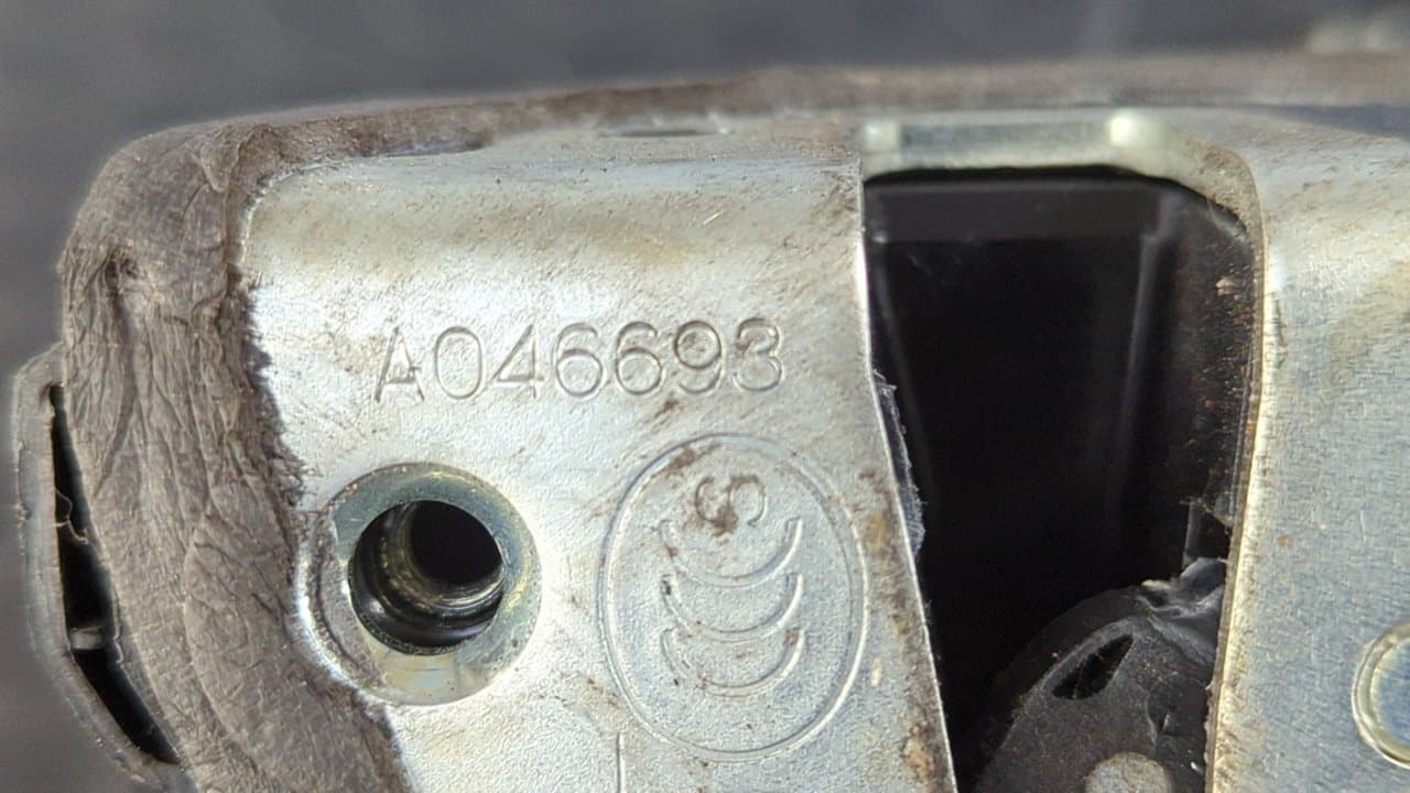 Recambio de CERRADURA PUERTA TRASERA IZQUIERDA para TOYOTA AURIS 1.4 Turbodiesel CAT 1ND referencia OEM IAM A046693 - BLANCO 2