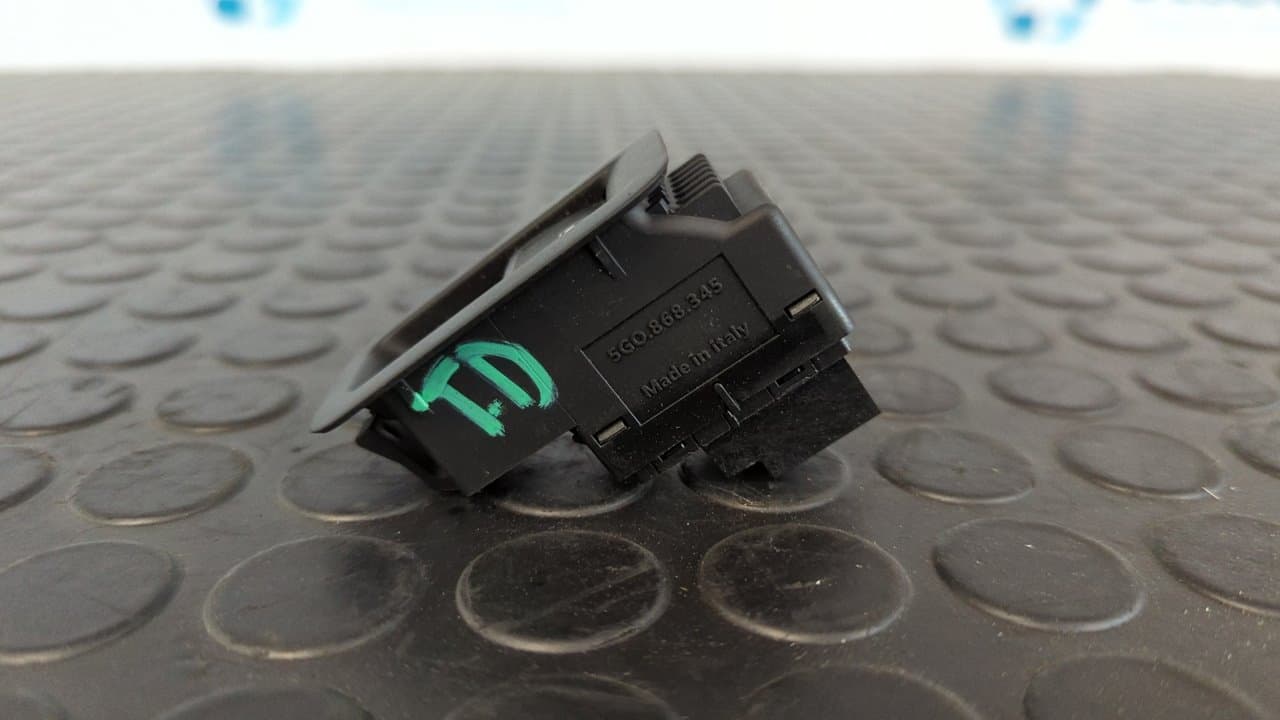 Recambio de MANDO ELEVALUNAS TRASERO DERECHO para VOLKSWAGEN GOLF VII LIM. (5G1) BlueMotion CRKB referencia OEM IAM 5G0868345 - NEGRO 7