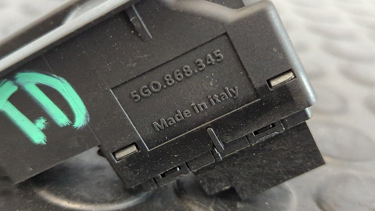 Recambio de MANDO ELEVALUNAS TRASERO DERECHO para VOLKSWAGEN GOLF VII LIM. (5G1) BlueMotion CRKB referencia OEM IAM 5G0868345 - NEGRO 6