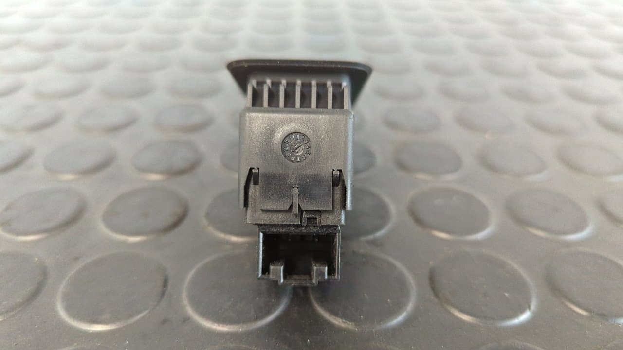 Recambio de MANDO ELEVALUNAS TRASERO DERECHO para VOLKSWAGEN GOLF VII LIM. (5G1) BlueMotion CRKB referencia OEM IAM 5G0868345 - NEGRO 4