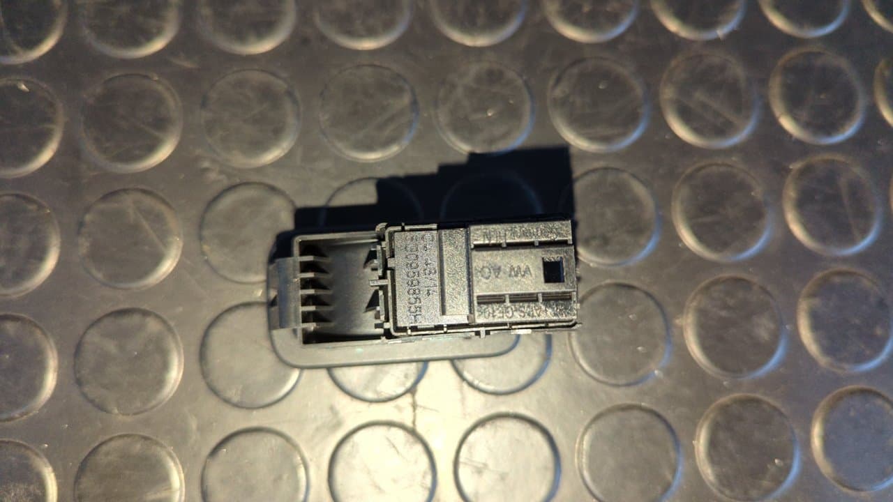 Recambio de MANDO ELEVALUNAS TRASERO DERECHO para VOLKSWAGEN GOLF VII LIM. (5G1) BlueMotion CRKB referencia OEM IAM 5G0868345 - NEGRO 3
