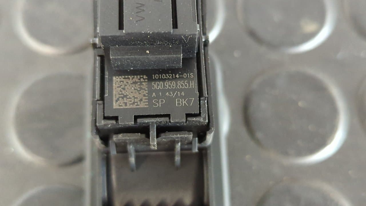 Recambio de MANDO ELEVALUNAS TRASERO IZQUIERDO para VOLKSWAGEN GOLF VII LIM. (5G1) BlueMotion CRKB referencia OEM IAM 5G0868345 - NEGRO 6