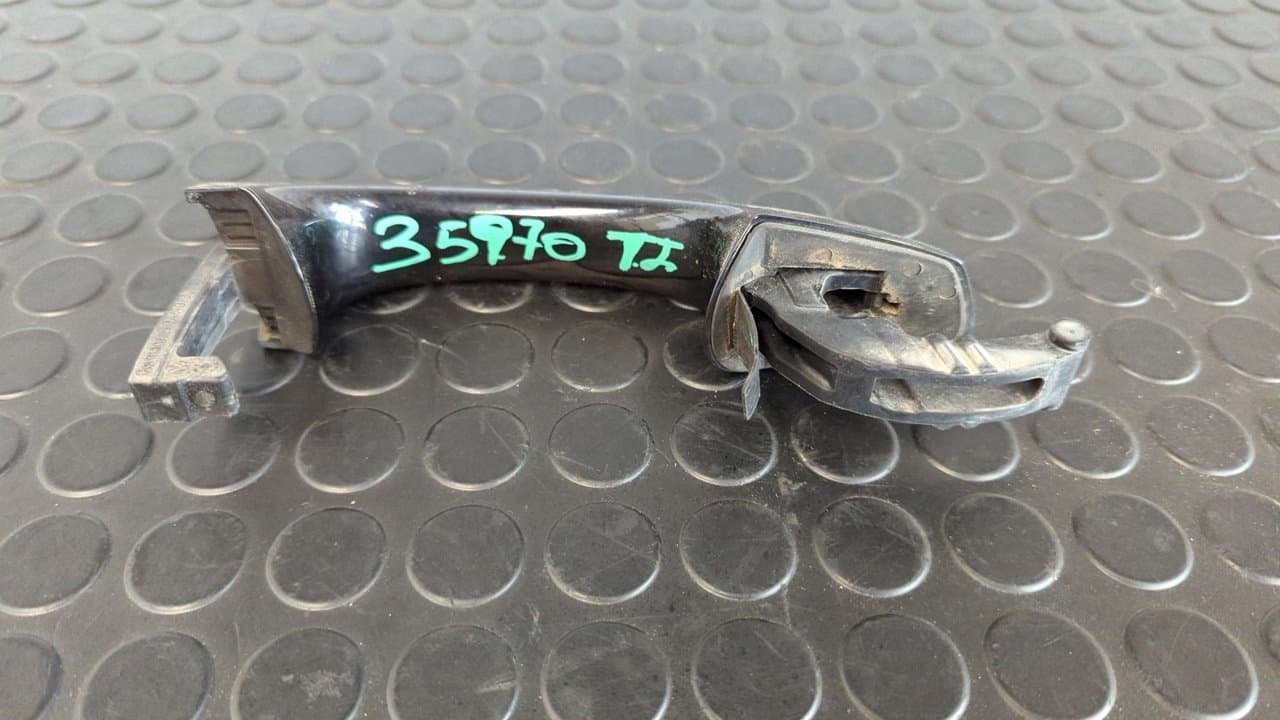 Recambio de MANETA  TRASERA IZQUIERDA para VOLKSWAGEN GOLF VII LIM. (5G1) BlueMotion CRKB referencia OEM IAM 5G0837205 - NEGRO 2