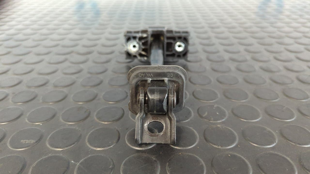 Recambio de RETENEDOR PUERTA IZQUIERDA  para VOLKSWAGEN GOLF VII LIM. (5G1) BlueMotion CRKB referencia OEM IAM 5G4839249A - NEGRO 4