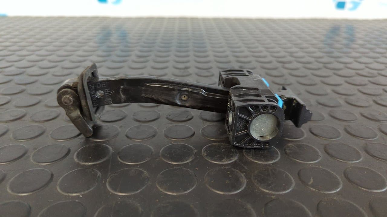 Recambio de RETENEDOR PUERTA IZQUIERDA  para VOLKSWAGEN GOLF VII LIM. (5G1) BlueMotion CRKB referencia OEM IAM 5G0837249C - NEGRO 2