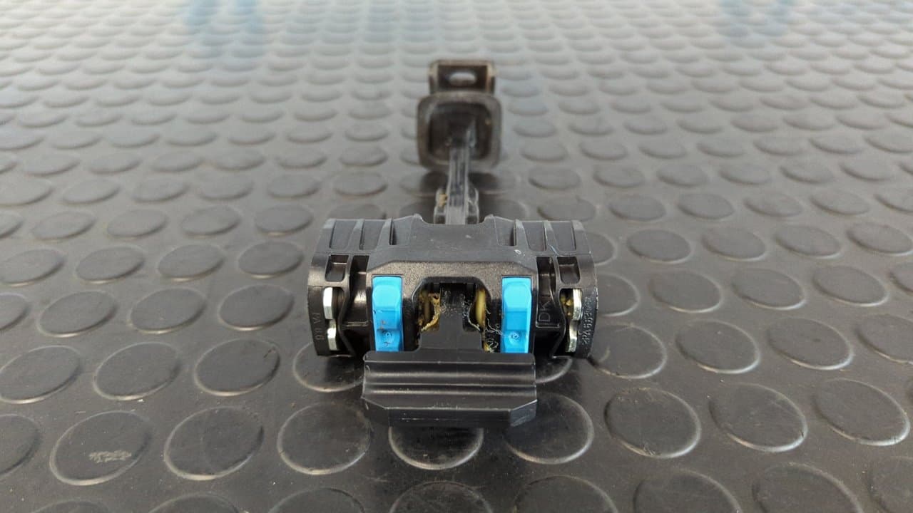 Recambio de RETENEDOR PUERTA IZQUIERDA  para VOLKSWAGEN GOLF VII LIM. (5G1) BlueMotion CRKB referencia OEM IAM 5G0837249C - NEGRO 3