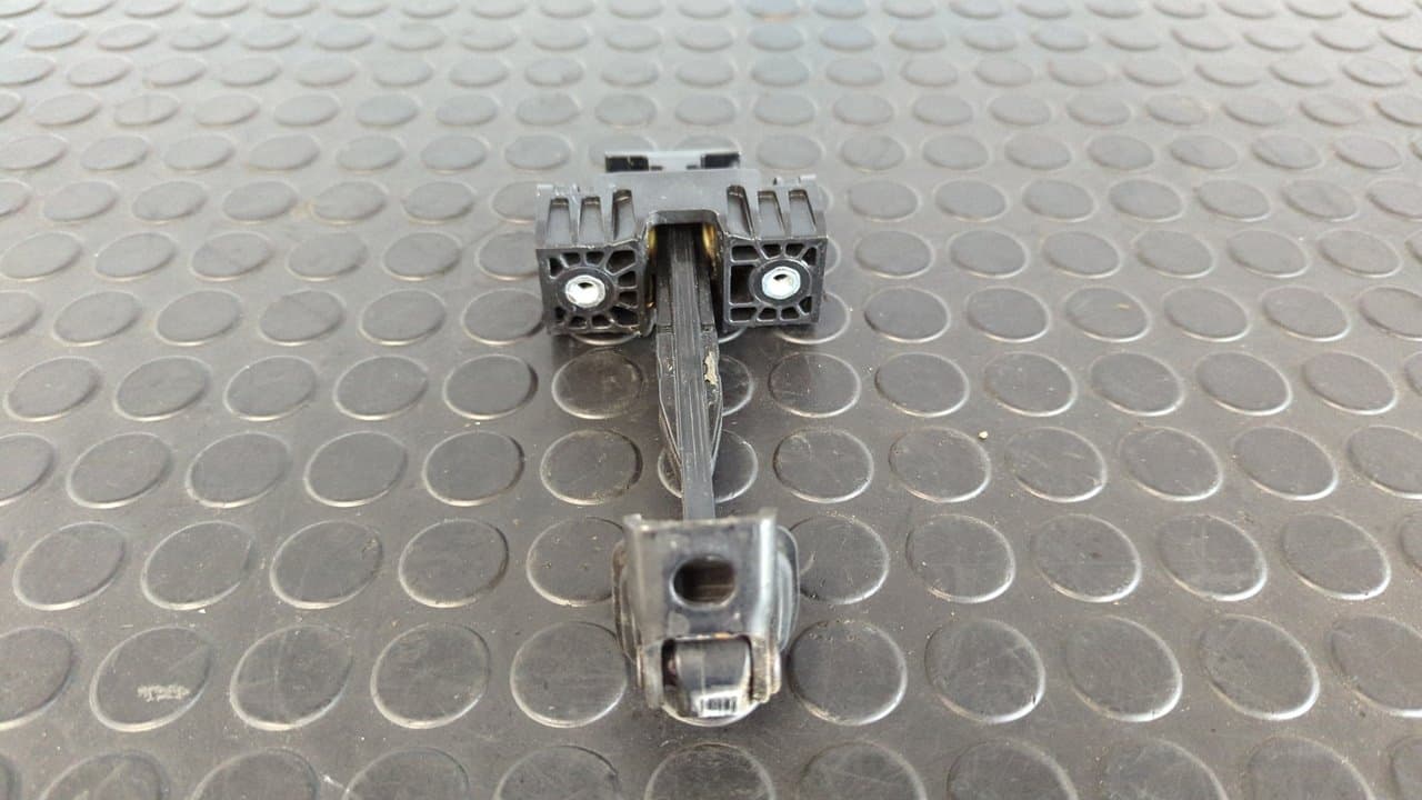 Recambio de RETENEDOR PUERTA IZQUIERDA  para VOLKSWAGEN GOLF VII LIM. (5G1) BlueMotion CRKB referencia OEM IAM 5G0837249C - NEGRO 7