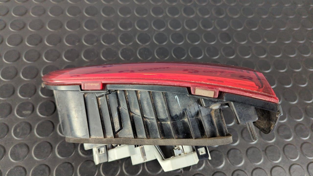 Recambio de PILOTO PORTON IZQUIERDO para VOLKSWAGEN GOLF VII LIM. (5G1) BlueMotion CRKB referencia OEM IAM 5G0945093AC - NEGRO 2