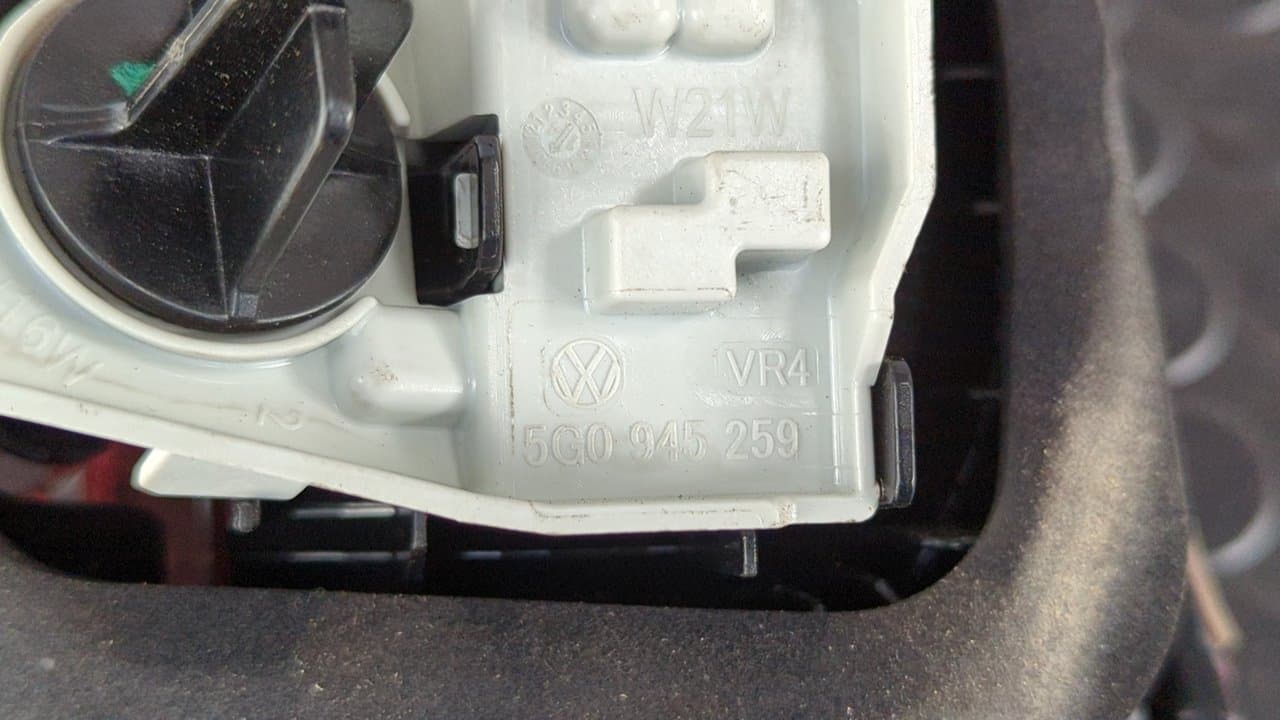 Recambio de PILOTO PORTON IZQUIERDO para VOLKSWAGEN GOLF VII LIM. (5G1) BlueMotion CRKB referencia OEM IAM 5G0945093AC - NEGRO 9