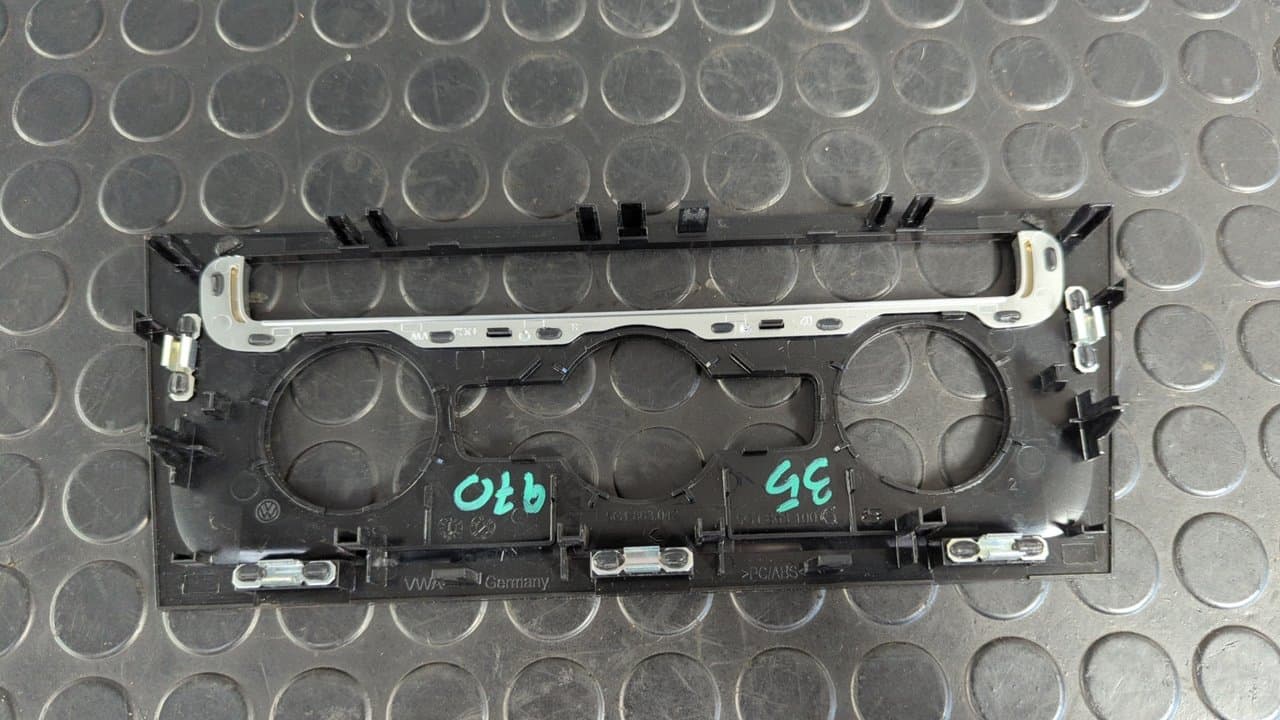 Recambio de MOLDURA para VOLKSWAGEN GOLF VII LIM. (5G1) BlueMotion CRKB referencia OEM IAM 5G1863100 - NEGRO 5