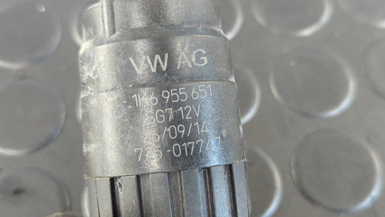 Recambio de BOMBA LIMPIA para VOLKSWAGEN GOLF VII LIM. (5G1) BlueMotion CRKB referencia OEM IAM 1K6955651 - NEGRO 2