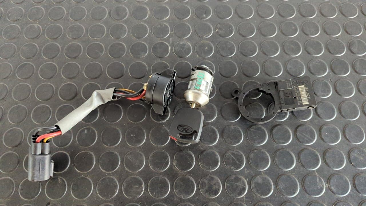 Recambio de CONMUTADOR DE ARRANQUE para FORD FIESTA BERLINA (DX) 1.3 CAT J4L referencia OEM IAM 89FB11572AB - VERDE