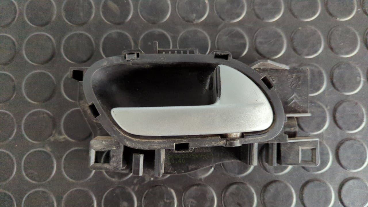 Recambio de MANETA INTERIOR DELANTERA DERECHA para PEUGEOT PARTNER KOMBI Premium 9HZDV6TED4 referencia OEM IAM 96863075VV - BLANCO