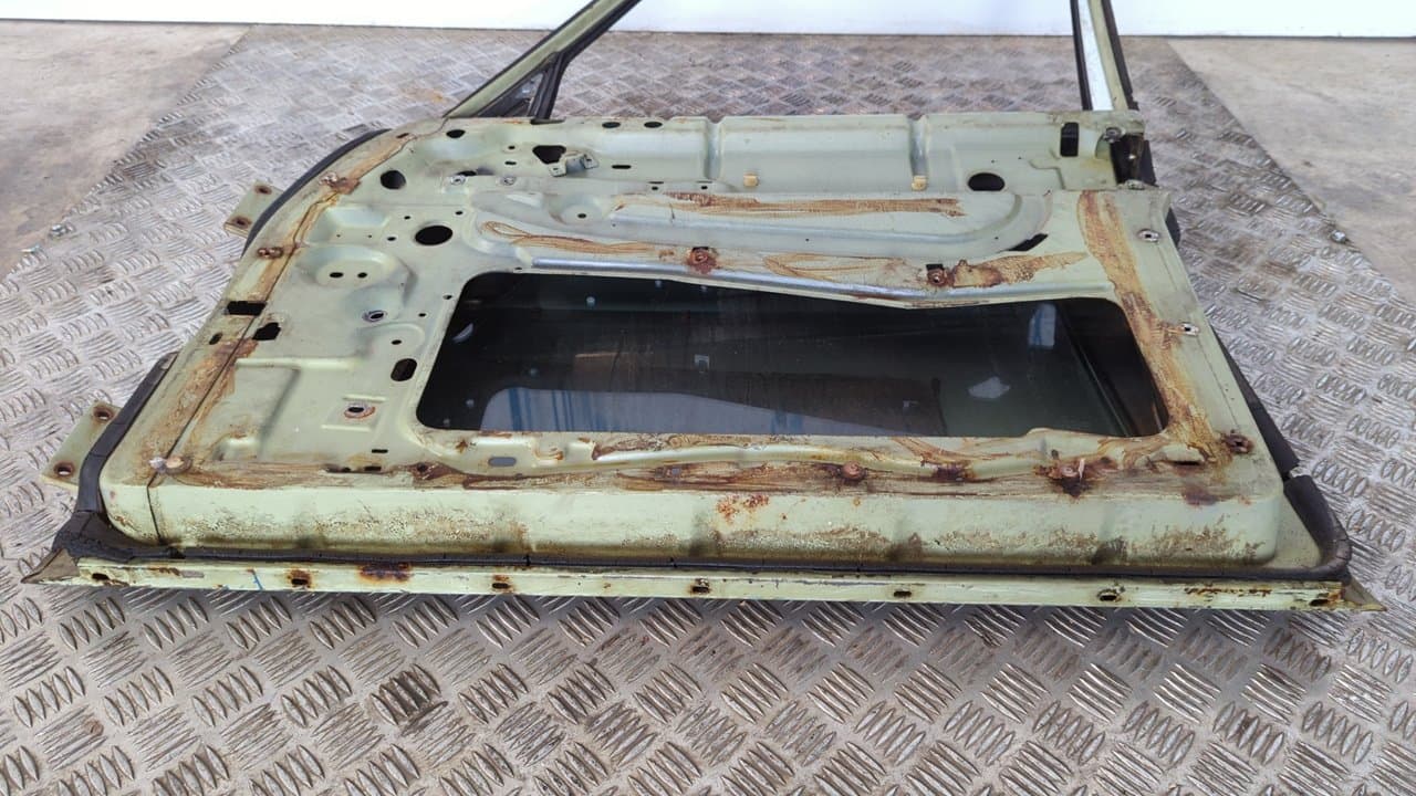Recambio de PUERTA DELANTERA DERECHA para MERCEDES-BENZ CLASE E (W114/W115) 4