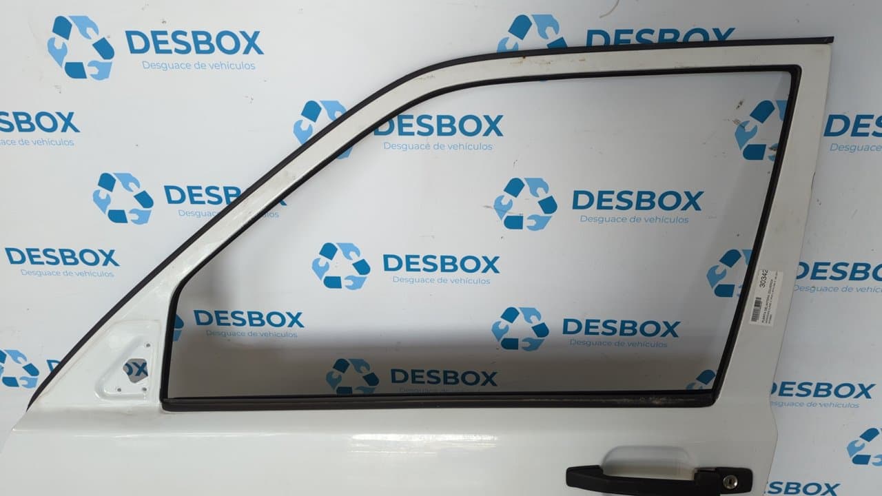 Recambio de PUERTA DELANTERA IZQUIERDA para MERCEDES-BENZ CLASE C (W201) BERLINA E 190 (201.024) M102962 referencia OEM IAM    - BLANCO 4