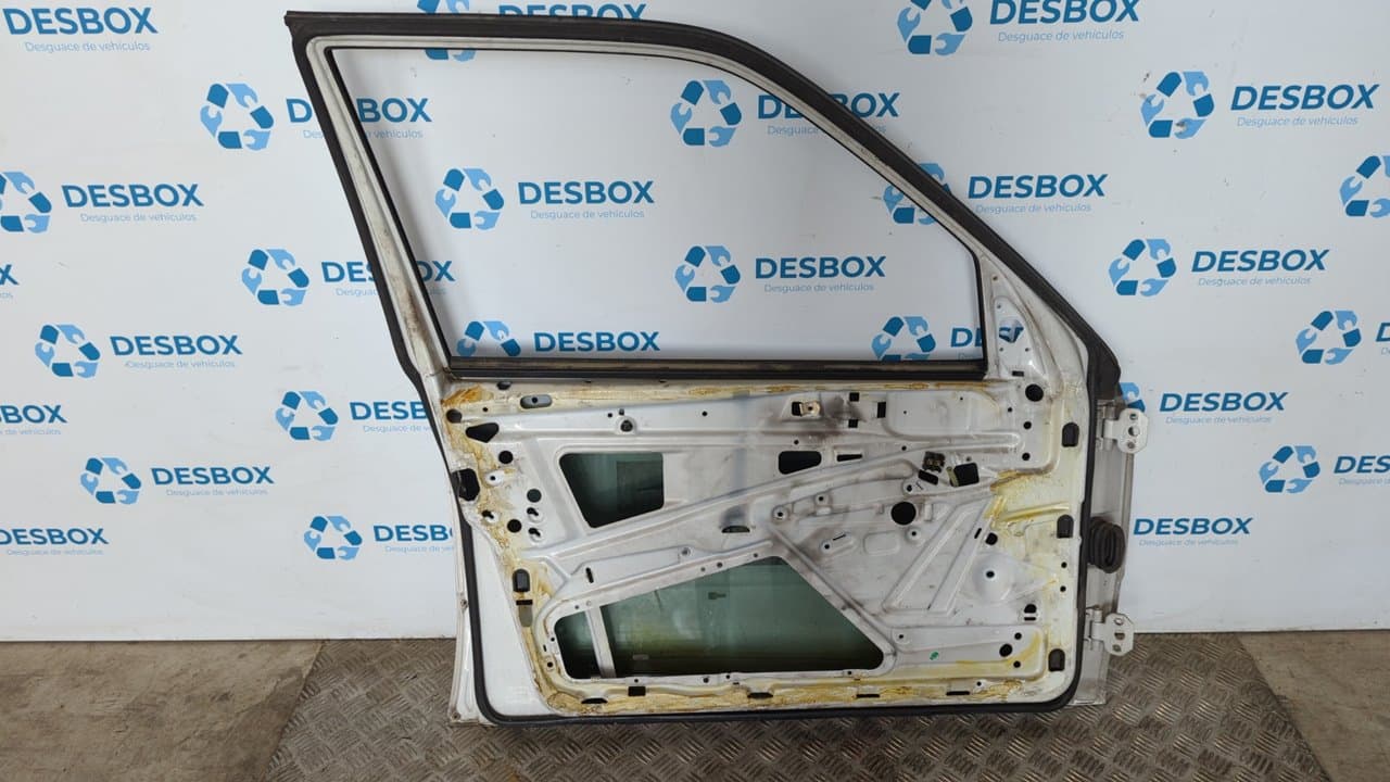 Recambio de PUERTA DELANTERA IZQUIERDA para MERCEDES-BENZ CLASE C (W201) BERLINA E 190 (201.024) M102962 referencia OEM IAM    - BLANCO 2