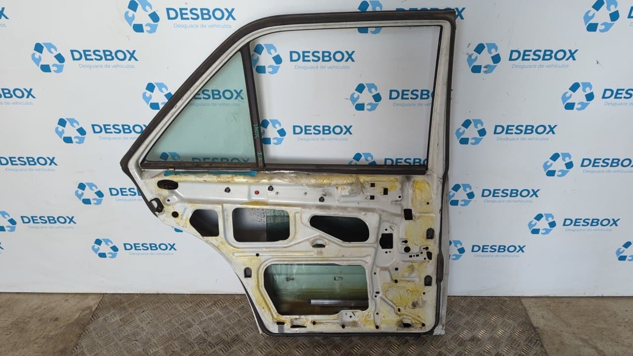 Recambio de PUERTA TRASERA IZQUIERDA para MERCEDES-BENZ CLASE C (W201) BERLINA E 190 (201.024) M102962 referencia OEM IAM    - BLANCO 4