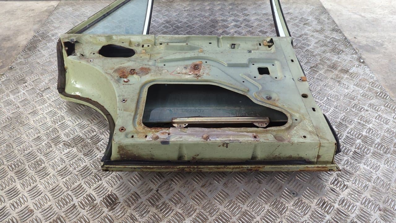 Recambio de PUERTA TRASERA IZQUIERDA para MERCEDES-BENZ CLASE E (W114/W115) 4
