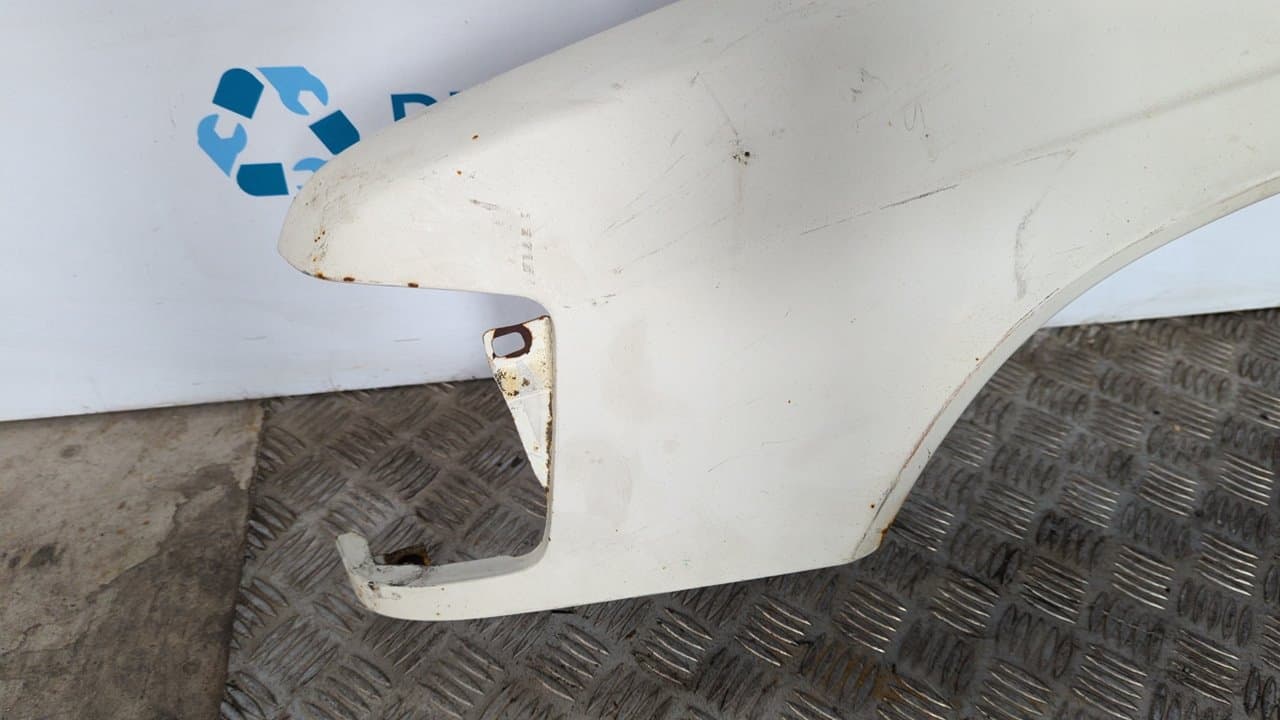Recambio de ALETA DELANTERA IZQUIERDA para MERCEDES-BENZ CLASE C (W201) 4