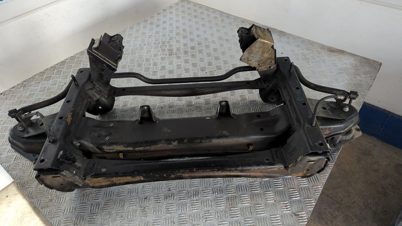 Recambio de PUENTE DELANTERO para MERCEDES-BENZ SPRINTER 02.00 -> COMBI 213  CDI   (902.671-672) 611981 referencia OEM IAM A9033302500 - BLANCO 9