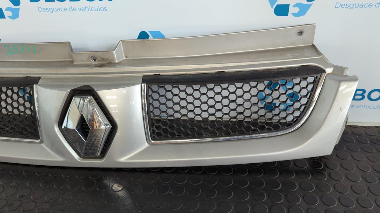 Recambio de REJILLA DELANTERA para RENAULT TRAFIC COMBI (AB 4.01) G9UB7 referencia OEM IAM 7700313438 - BLANCO 6