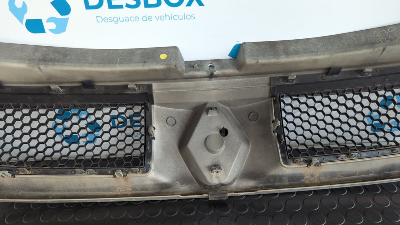 Recambio de REJILLA DELANTERA para RENAULT TRAFIC COMBI (AB 4.01) G9UB7 referencia OEM IAM 7700313438 - BLANCO 4